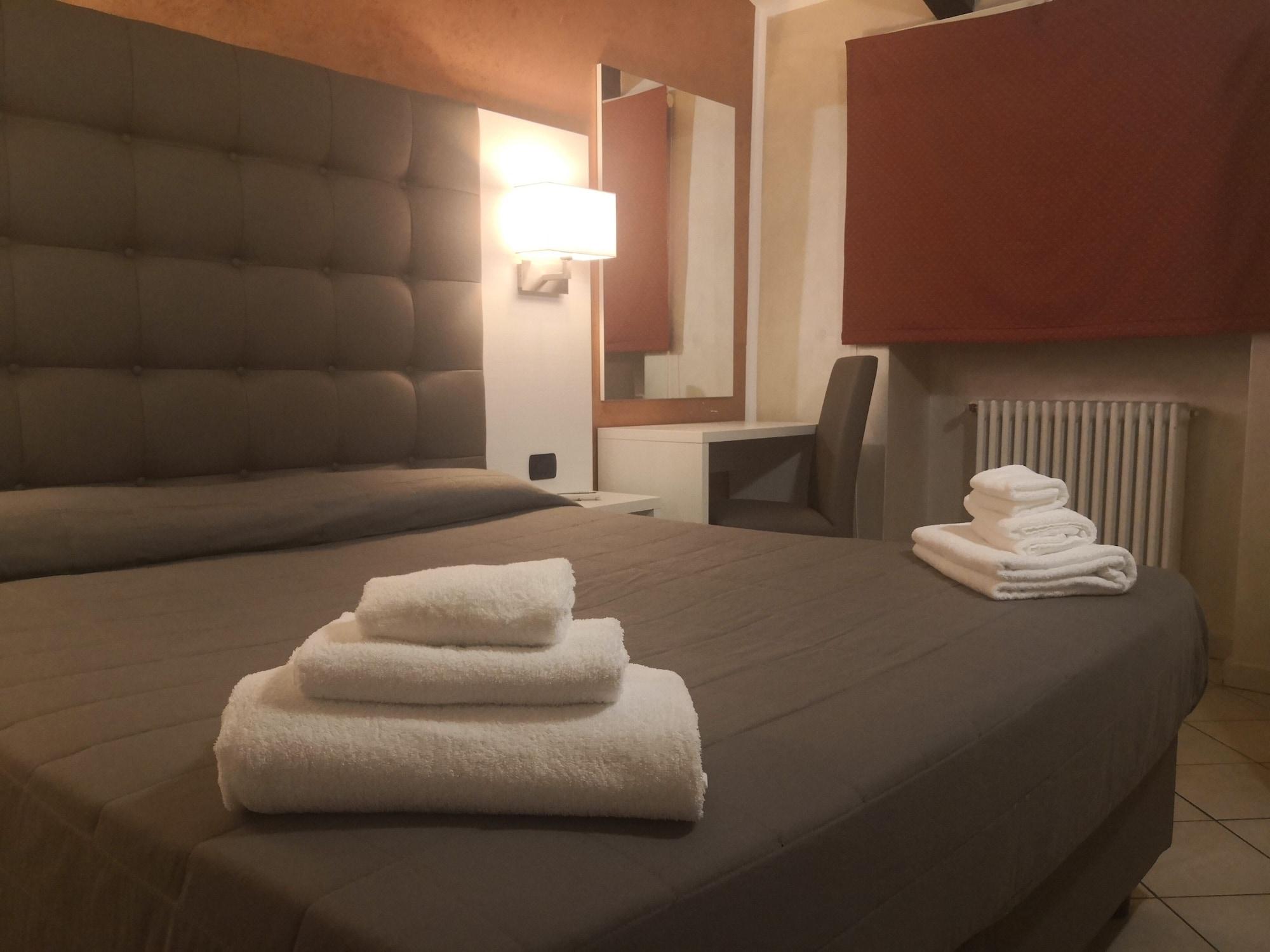 Hotel Villa Glicini Pinerolo Zewnętrze zdjęcie