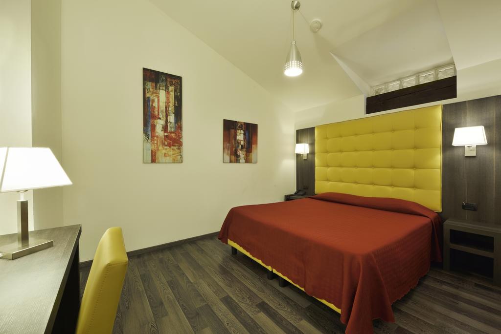 Hotel Villa Glicini Pinerolo Zewnętrze zdjęcie